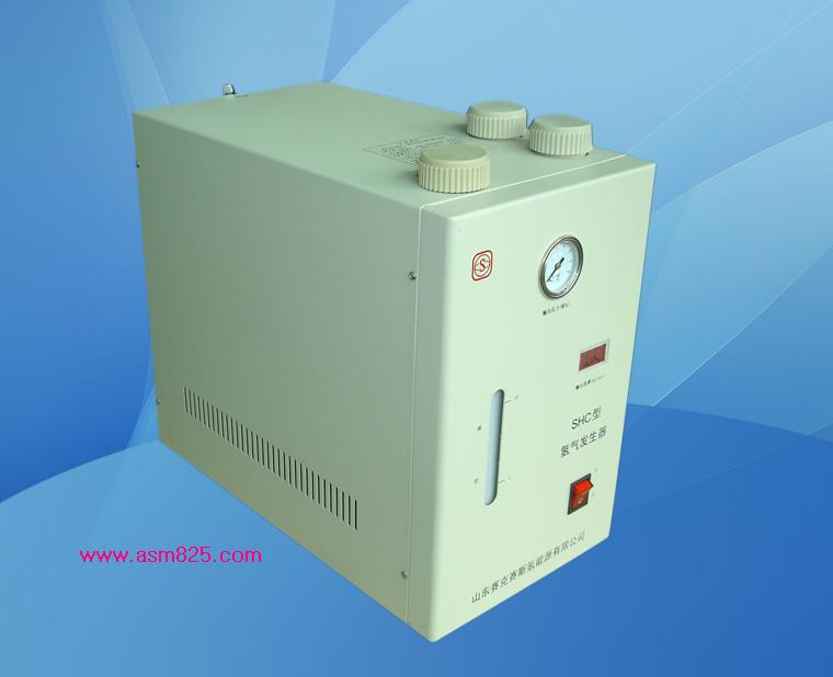 氢气发生器(碱液电解制氢) 型号:SKS-SHC-300/500/600 库号:M389830 气体流量:不同型号仪器具有不同产气量,每分钟产气量从300毫升至600毫升均有相应产品。主要用途:为气相色谱分析、试验室用氢等提供氢气源 产品介绍 SHC型氢气发生器是通过电解KOH的水溶液制备氢气。机器内设有多种智能控制装置,使用安全方便。可以满足国内外各种型号的色谱使用。 工作原理 本仪器工作原理是传统隔膜碱液电解法。电解槽内的导电介质为氢氧化钾水溶液,两极室的分隔物为航天电解设备用优质隔膜,与端板合为一体