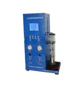 在氧、氮混合气流中，测定刚好维持试样燃烧所需的较低氧浓度（亦称氧指数）。